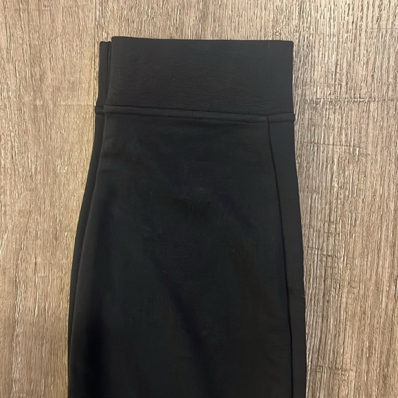 City Sweat Jogger
Shorter 27” - Picture 10 of 10